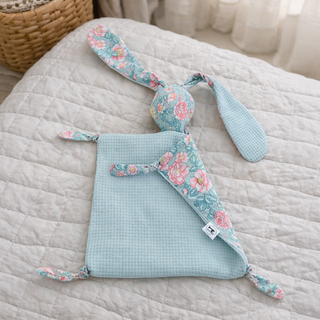 Cuddle Blanket Sewing Pattern, Written instructions & Video Tutorial, Beginner Friendly